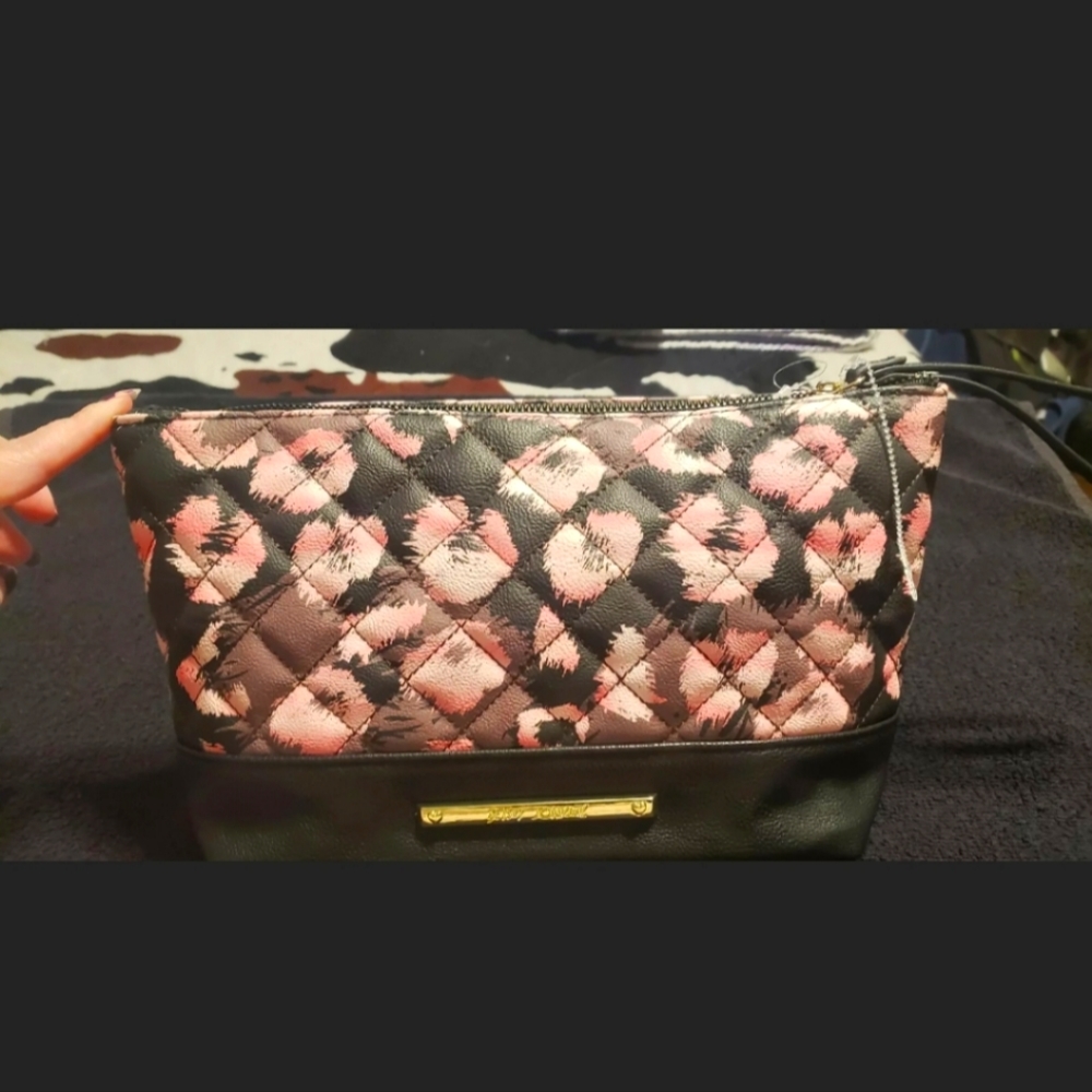 Betsey Johnson Quilted Rose Cosmetic Bag Black Case Wristlet NEW* without tags